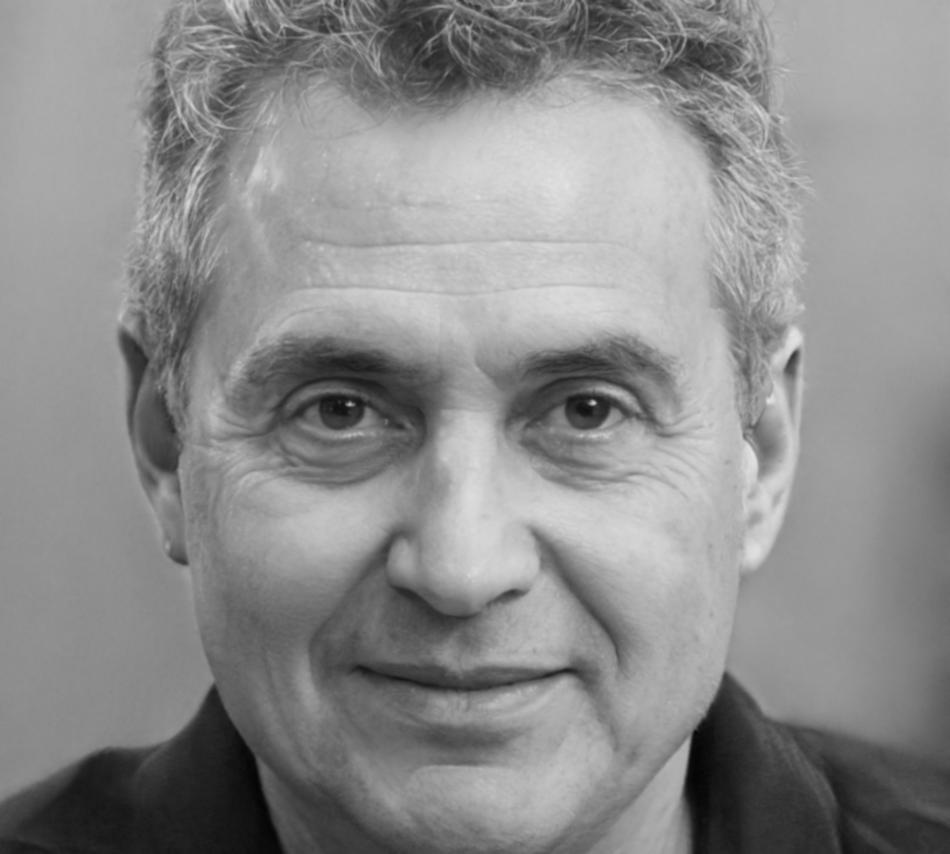 Portrait de Thomas, gérant de salon partenaire syquendralova